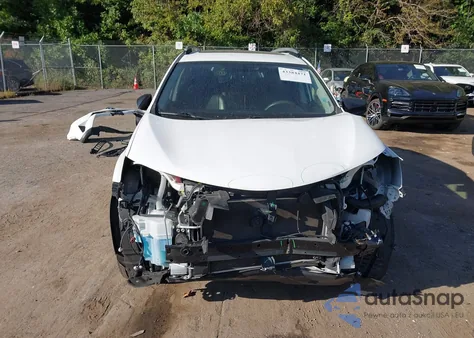 2016 Toyota Rav4 Le z USA, uszkodzony, nr VIN JTMZFREV4GD082977